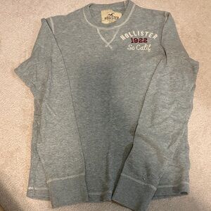 Hollister Men's Light Gray Crewneck Sweater